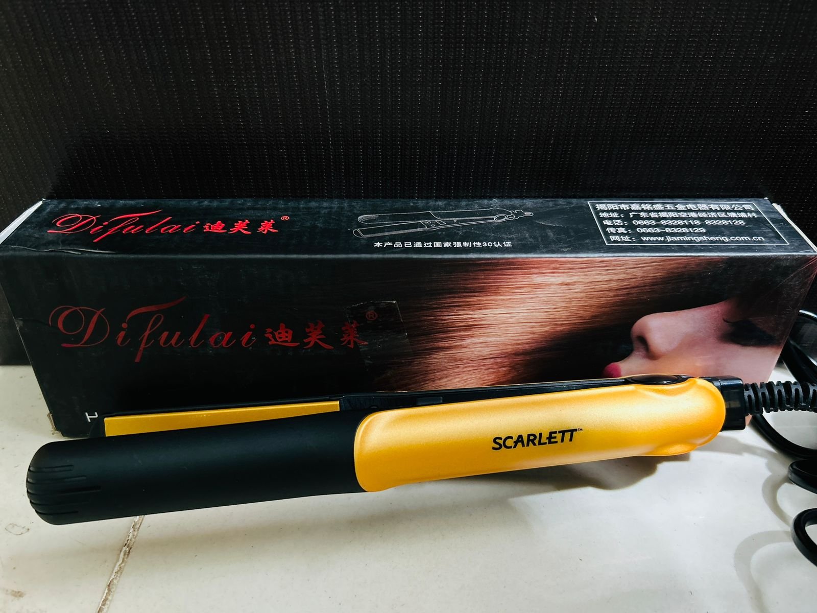 Hair Straightener with Adjustable Temperature Straightens  for Smooth and Silky Hairstyle