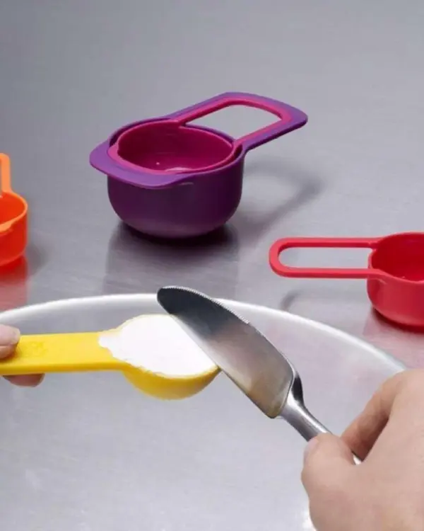 measuring-cup-and-spoon-set-6pcs-random-colors-2.webp